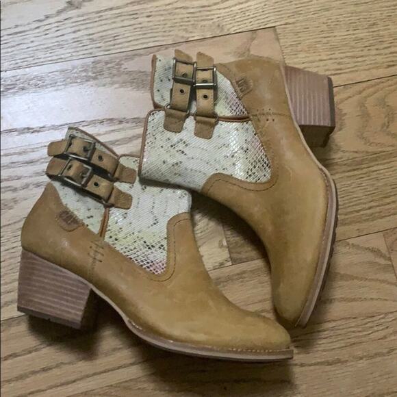 NWOT CAT BY CATERPILLAR LEATHER BOOTIE SIZE 9W - Picture 4 of 8